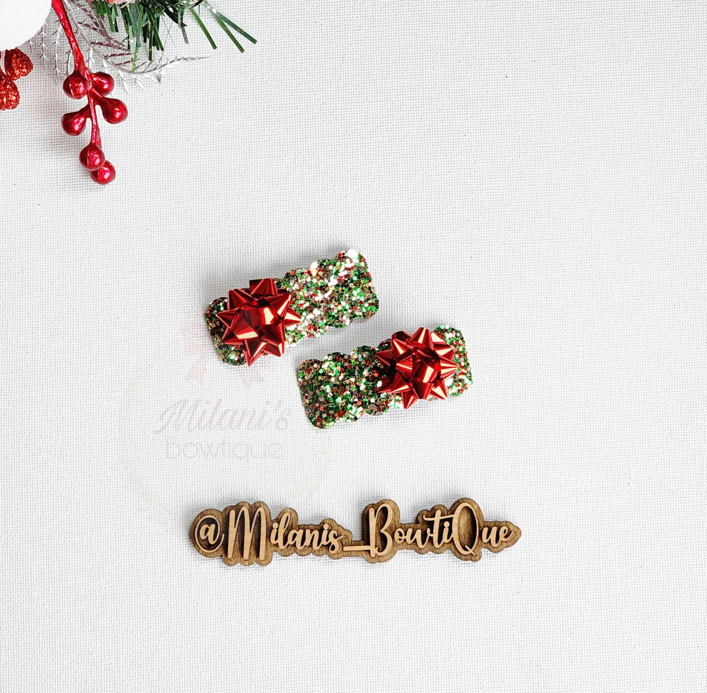 Red Present Snap Clips